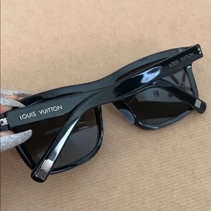 Louis Vuitton
Black Exaltation Z0698w Sunglasses